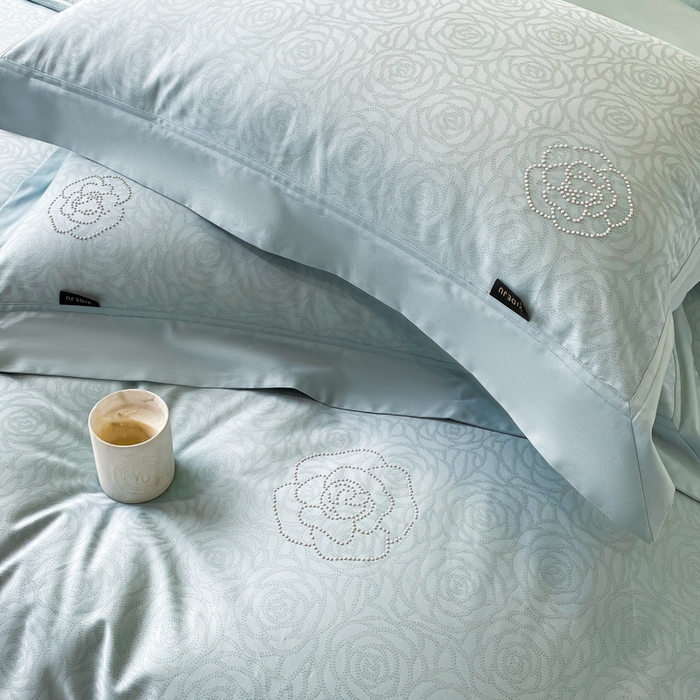 91家纺网 家纺一手货源 找家纺 品家居 2025新款长绒棉宽边印花四件套-邂逅 邂逅蓝色