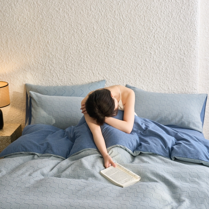 91家纺网 家纺一手货源 找家纺 安莱生活 2025新款双层纱色织提花波浪系列四件套 斜纹波浪 斜纹波浪-深蓝