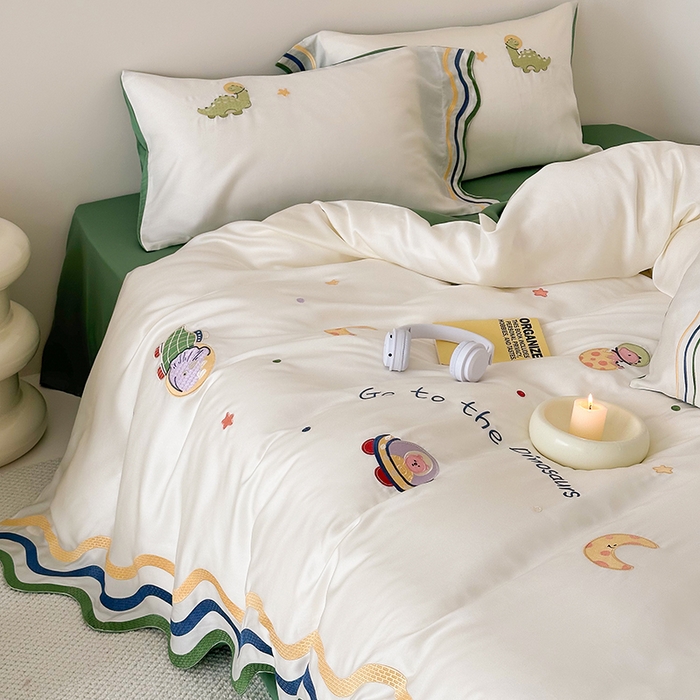 91家纺网 家纺一手货源 找家纺 （总）西西家居 2024新款LF60支奥地利兰精天丝绣花款四件套--星球恐龙