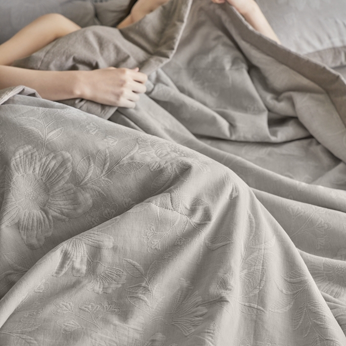 91家纺网 家纺一手货源 找家纺 安莱生活 2024新款高端双层纱色织大提花夏被 馥香 馥香-浅灰