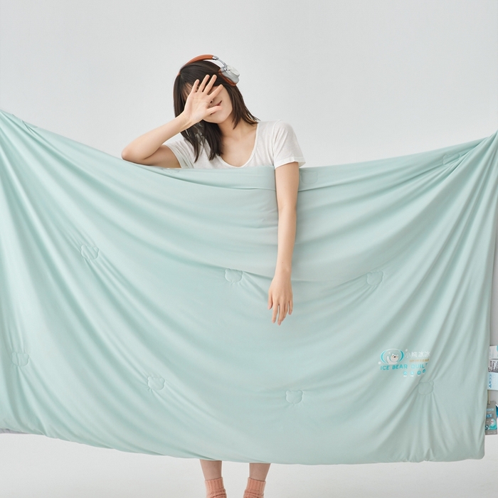 91家纺网 家纺一手货源 找家纺 （总）安莱生活 2024新款小熊冰冰双拼系列高定版即刻凉感夏被3.0升级版