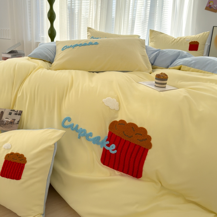 91家纺网 家纺一手货源 找家纺 曼谷家纺 年新款熊猫毛巾绣四件套柔软磨毛床上用品水洗棉套件 蛋糕-芝士蓝