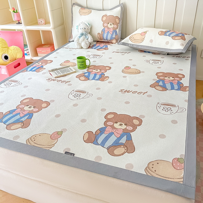 91家纺网 家纺一手货源 找家纺 安哆啦家纺 安哆啦家纺 2024新款A类冰藤印花凉席 蛋糕小熊-凉席款