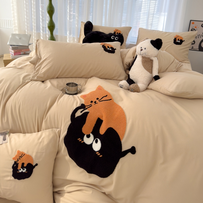 91家纺网 家纺一手货源 找家纺 曼谷家纺 年新款熊猫毛巾绣四件套柔软磨毛床上用品水洗棉套件 小猫-奶茶