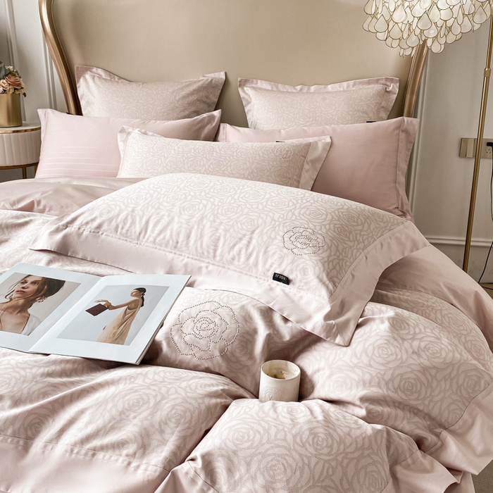 91家纺网 家纺一手货源 找家纺 品家居 2025新款长绒棉宽边印花四件套-邂逅 邂逅粉色