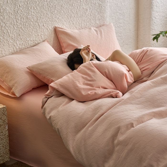 91家纺网 家纺一手货源 找家纺 安莱生活 2025新款双层纱色织提花波浪系列四件套 斜纹波浪 斜纹波浪-嫩粉