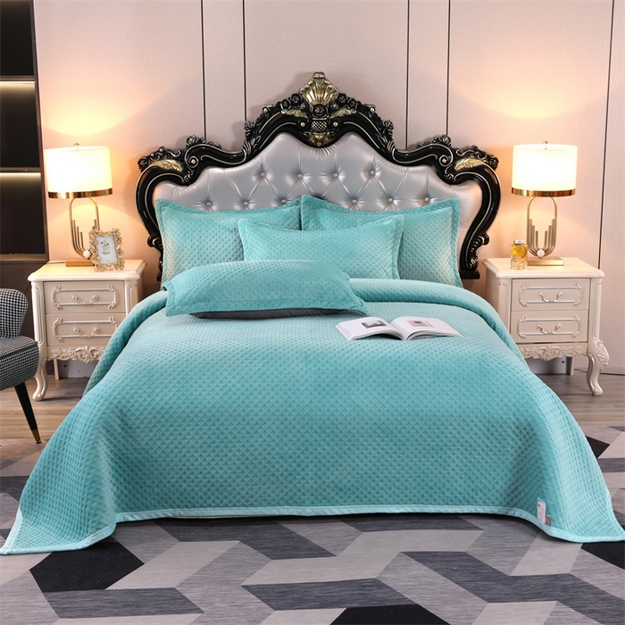 91家纺网 家纺一手货源 找家纺 芸锦豪 2024新款牛奶绒华夫格床盖 绿色