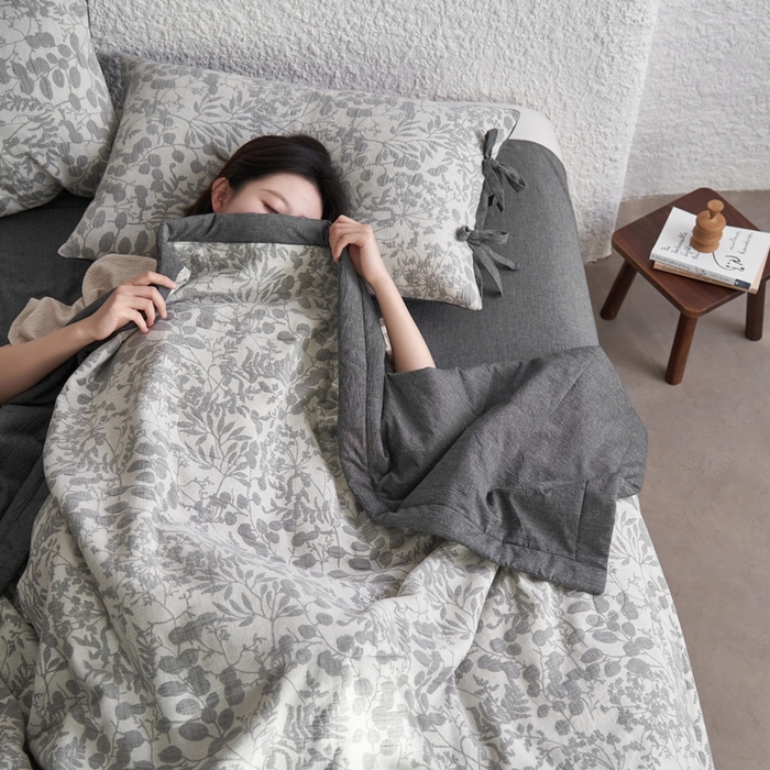 91家纺网 家纺一手货源 找家纺 安莱生活 2024新款高端双层纱栀子花色织大提花夏被及夏被四件套 栀子花-深灰