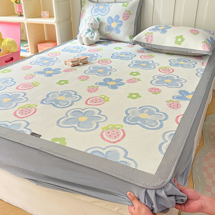 91家纺网 家纺一手货源 找家纺 安哆啦家纺 安哆啦家纺 2024新款A类冰藤印花凉席 草莓蓝花-床笠款