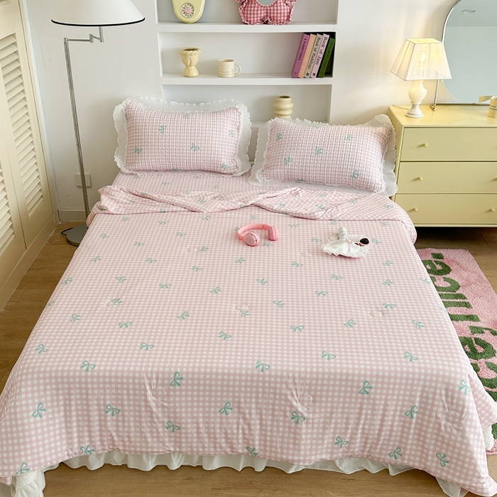 91家纺网 家纺一手货源 找家纺 昔可家纺 2024新款凉感冰皮床盖和同款夏被 粉格绿蝴蝶结
