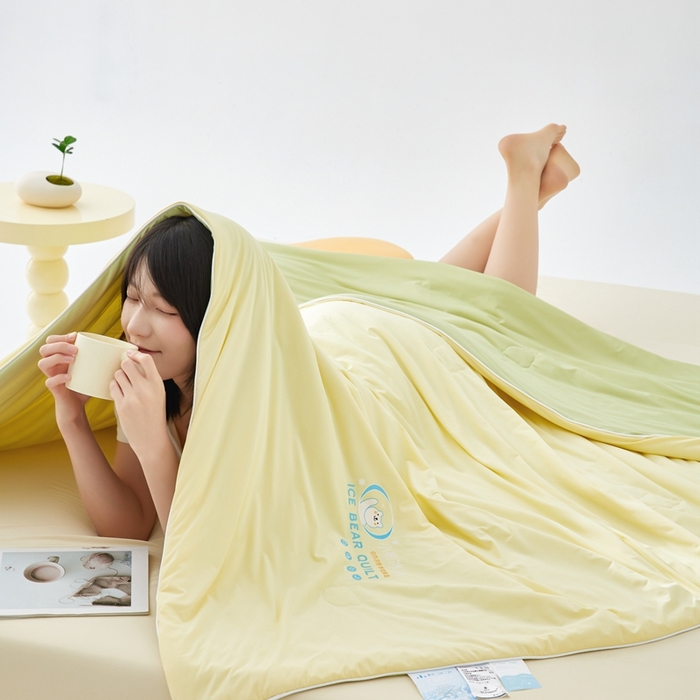 91家纺网 家纺一手货源 找家纺 安莱生活 2024新款小熊冰冰双拼系列高定版即刻凉感夏被3.0升级版 香橙