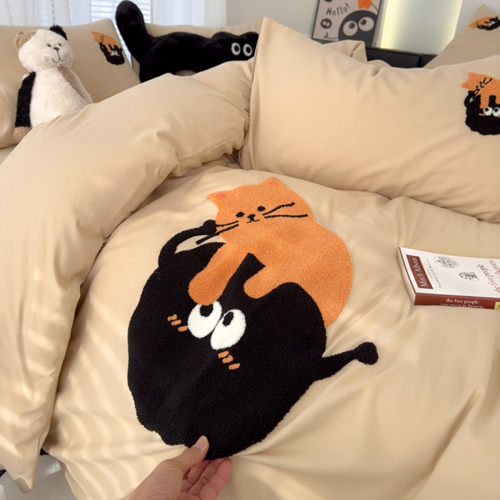 91家纺网 家纺一手货源 找家纺 曼谷家纺 年新款熊猫毛巾绣四件套柔软磨毛床上用品水洗棉套件 小猫-奶茶