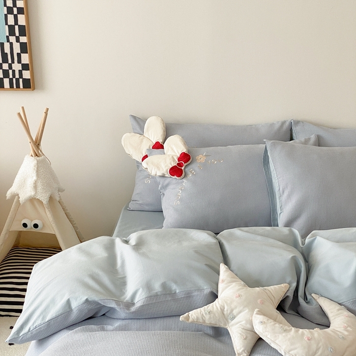 91家纺网 家纺一手货源 找家纺 朗莎 2024新款A版双层纱提花绣花B版40s水洗棉四件套 小兔子蓝