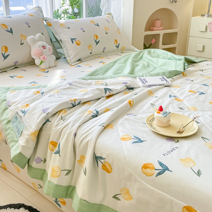 91家纺网 家纺一手货源 找家纺 菲梵家纺 2025春夏新品A类全棉喷气印花夏被 被子被芯 郁金香