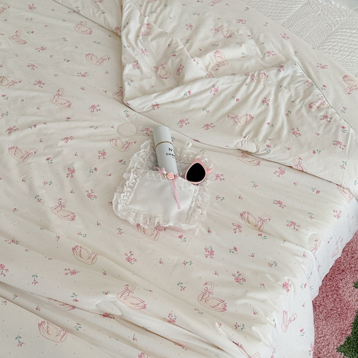 91家纺网 家纺一手货源 找家纺 昔可家纺 2024新款凉感冰皮床盖和同款夏被 蝴蝶结天鹅