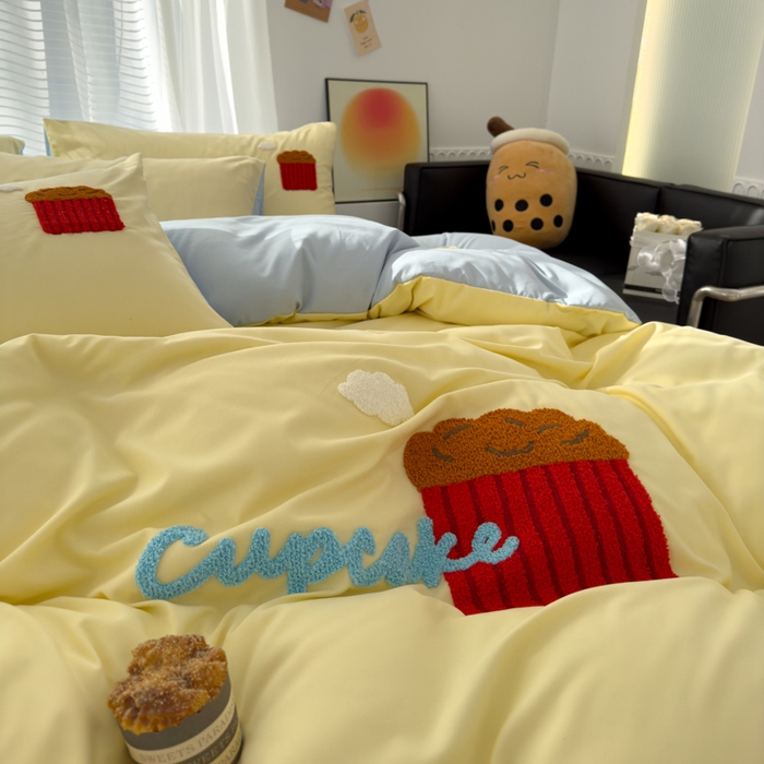 91家纺网 家纺一手货源 找家纺 曼谷家纺 年新款熊猫毛巾绣四件套柔软磨毛床上用品水洗棉套件 蛋糕-芝士蓝