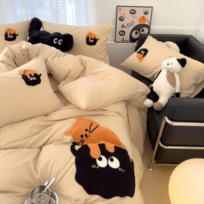 91家纺网 家纺一手货源 找家纺 曼谷家纺 年新款熊猫毛巾绣四件套柔软磨毛床上用品水洗棉套件 小猫-奶茶