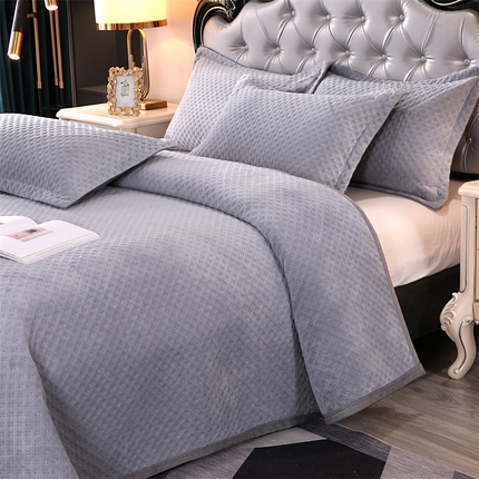 91家纺网 家纺一手货源 找家纺 （总）芸锦豪 2024新款牛奶绒华夫格床盖