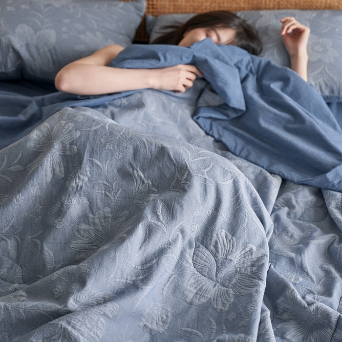 91家纺网 家纺一手货源 找家纺 安莱生活 2024新款高端双层纱色织大提花夏被 馥香 馥香-深蓝