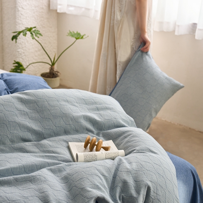 91家纺网 家纺一手货源 找家纺 安莱生活 2025新款双层纱色织提花波浪系列四件套 斜纹波浪 斜纹波浪-深蓝