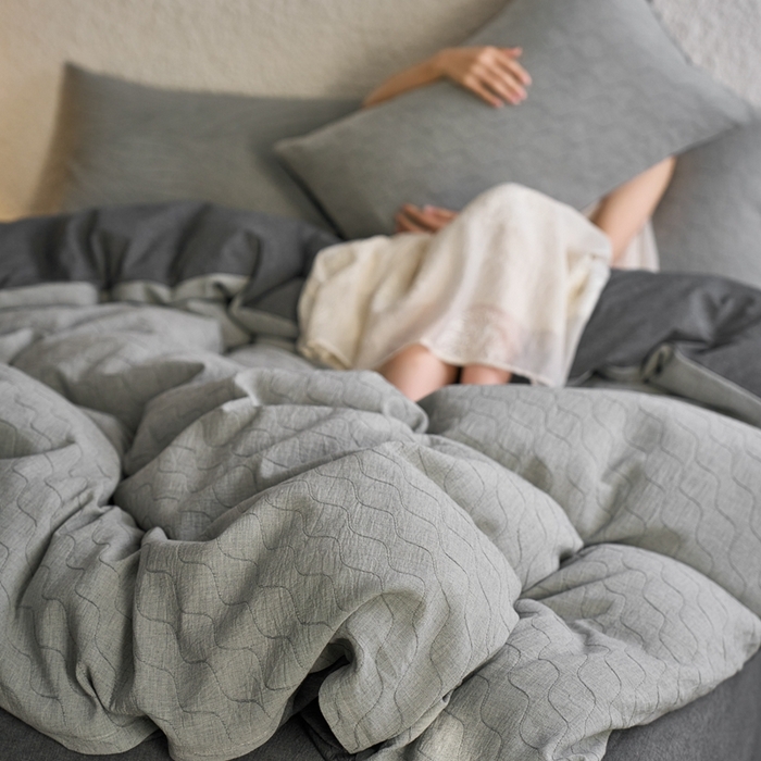 91家纺网 家纺一手货源 找家纺 安莱生活 2025新款双层纱色织提花波浪系列四件套 斜纹波浪 斜纹波兰-深灰