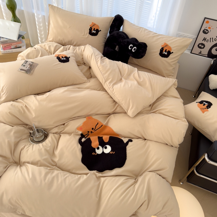 91家纺网 家纺一手货源 找家纺 曼谷家纺 年新款熊猫毛巾绣四件套柔软磨毛床上用品水洗棉套件 小猫-奶茶