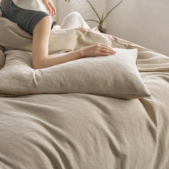 91家纺网 家纺一手货源 找家纺 安莱生活 2025新款双层纱色织提花波浪系列四件套 斜纹波浪 斜纹波浪-卡其