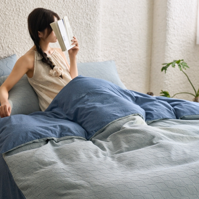 91家纺网 家纺一手货源 找家纺 安莱生活 2025新款双层纱色织提花波浪系列四件套 斜纹波浪 斜纹波浪-深蓝