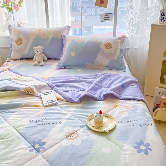 91家纺网 家纺一手货源 找家纺 菲梵家纺 2025春夏新品A类全棉喷气印花夏被 被子被芯 元气小熊