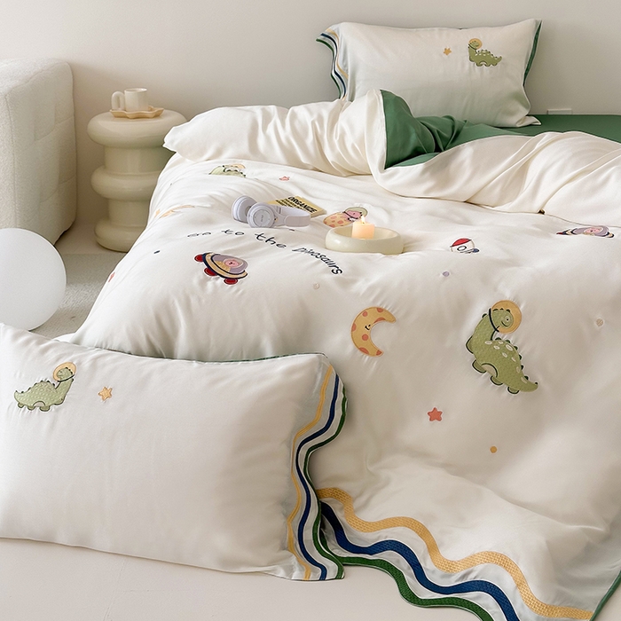 91家纺网 家纺一手货源 找家纺 （总）西西家居 2024新款LF60支奥地利兰精天丝绣花款四件套--星球恐龙