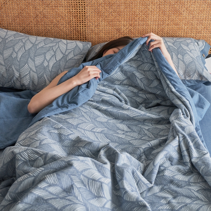 91家纺网 家纺一手货源 找家纺 安莱生活 2024新款高端双层纱色织大提花夏被 落叶 落叶-深蓝