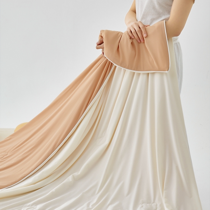 91家纺网 家纺一手货源 找家纺 安莱生活 2024新款小熊冰冰双拼系列高定版即刻凉感夏被3.0升级版 咖啡