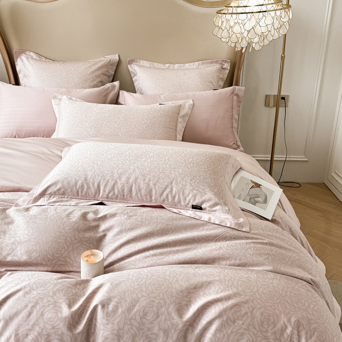 91家纺网 家纺一手货源 找家纺 品家居 2025新款长绒棉宽边印花四件套-邂逅 邂逅粉色