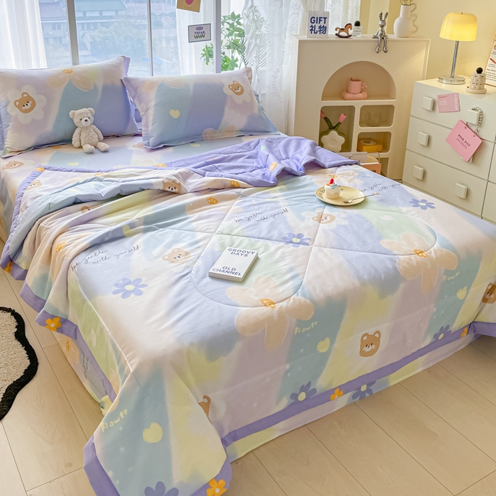 91家纺网 家纺一手货源 找家纺 菲梵家纺 2025春夏新品A类全棉喷气印花夏被 被子被芯 元气小熊