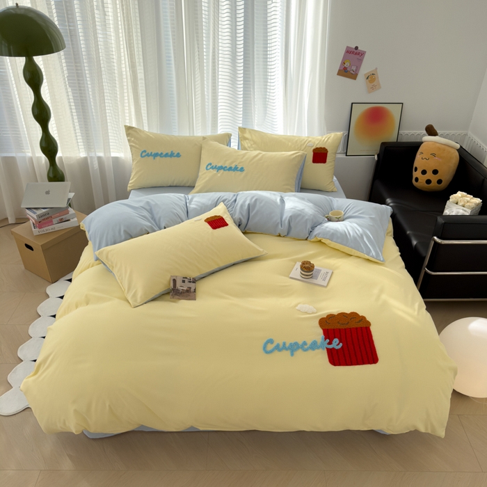 91家纺网 家纺一手货源 找家纺 曼谷家纺 年新款熊猫毛巾绣四件套柔软磨毛床上用品水洗棉套件 蛋糕-芝士蓝