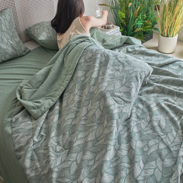 91家纺网 家纺一手货源 找家纺 （总）安莱生活 2024新款高端双层纱色织大提花夏被 落叶