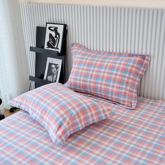 91家纺网 家纺一手货源 找家纺 三沁家居 2024新款格子色织全棉水洗棉四件套 宽边 王炸粉