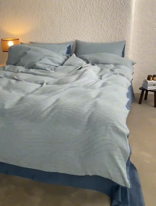 91家纺网 家纺一手货源 找家纺 安莱生活 2025新款双层纱色织提花波浪系列四件套 乱纹波浪 乱纹波浪-深蓝