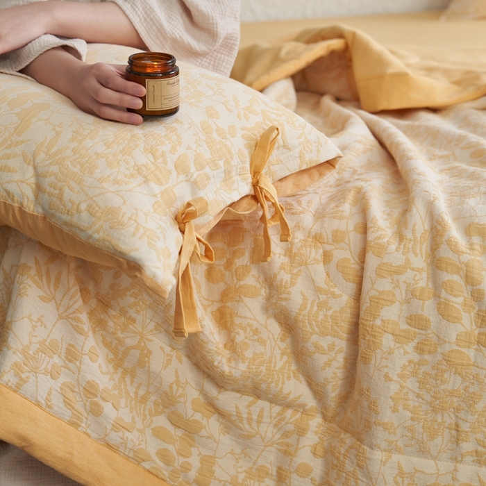 91家纺网 家纺一手货源 找家纺 安莱生活 2024新款高端双层纱栀子花色织大提花夏被及夏被四件套 栀子花-嫩黄