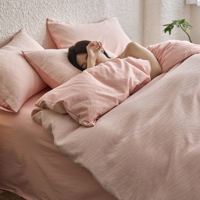 91家纺网 家纺一手货源 找家纺 安莱生活 2025新款双层纱色织提花波浪系列四件套 乱纹波浪 乱纹波浪-嫩粉