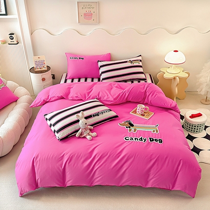 91家纺网 家纺一手货源 找家纺 其奥家纺 2025新款毛巾绣全棉四件套纯棉学生三件套 炫彩DOG-红