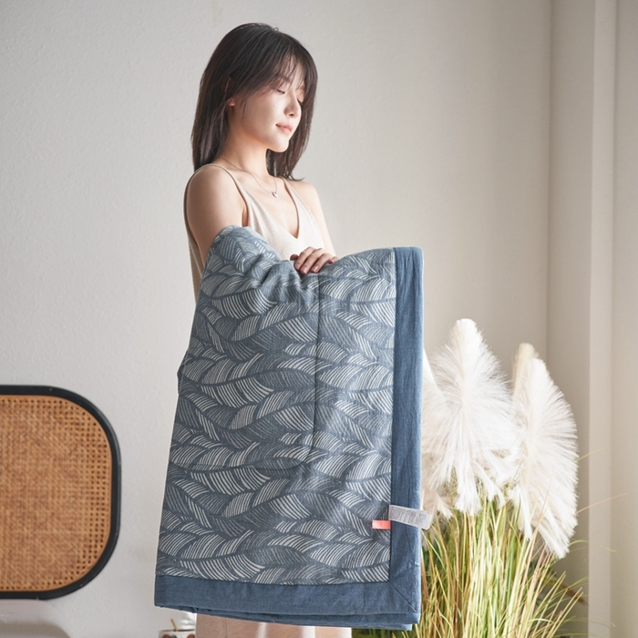 91家纺网 家纺一手货源 找家纺 安莱生活 2024新款高端双层纱色织大提花夏被 落叶 落叶-深蓝