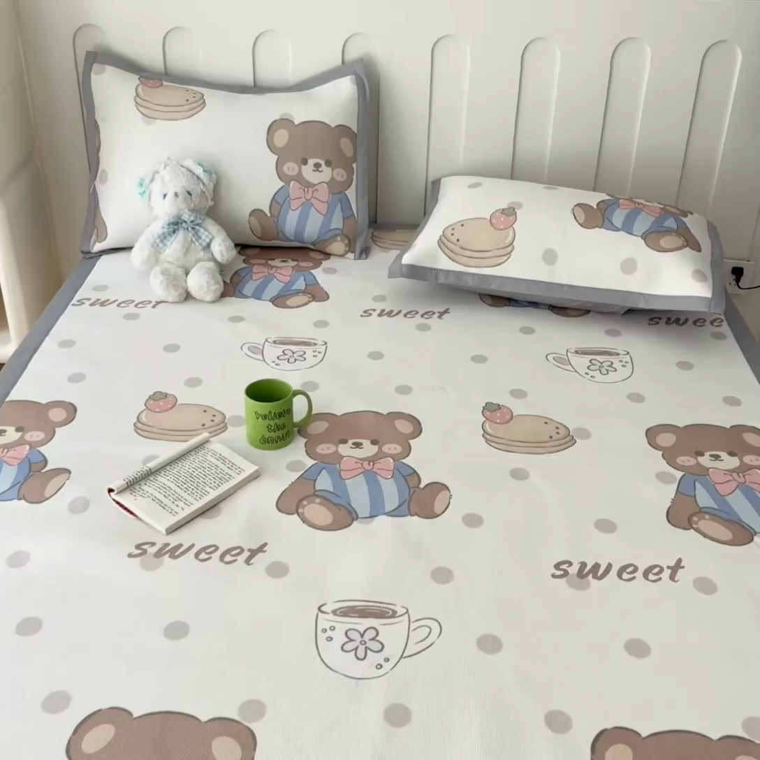 91家纺网 家纺一手货源 找家纺 安哆啦家纺 安哆啦家纺 2024新款A类冰藤印花凉席 蛋糕小熊-凉席款