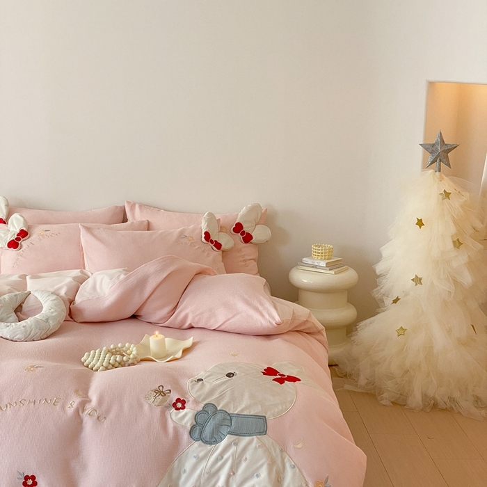 91家纺网 家纺一手货源 找家纺 朗莎 2024新款A版双层纱提花绣花B版40s水洗棉四件套 小兔子粉