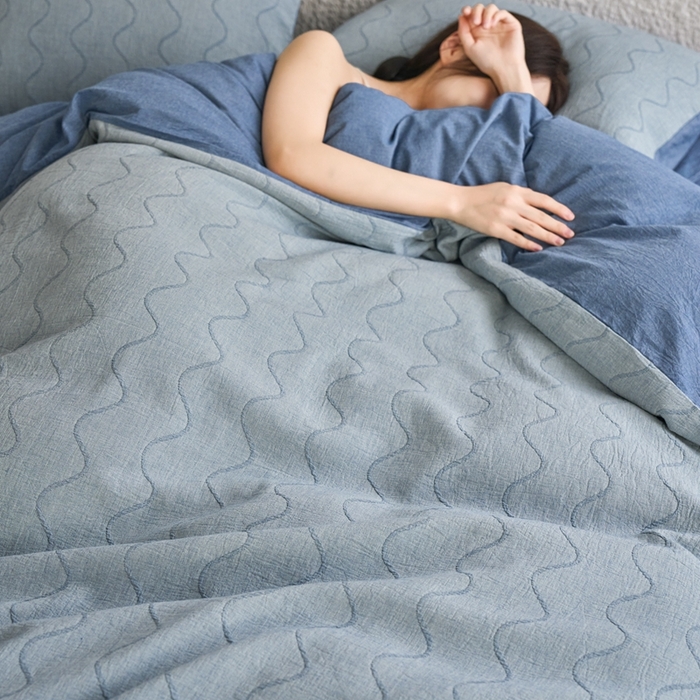 91家纺网 家纺一手货源 找家纺 安莱生活 2025新款双层纱色织提花波浪系列四件套 竖纹波浪 竖纹波浪-深蓝