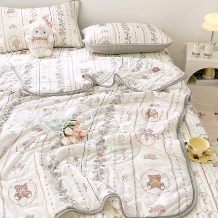 91家纺网 家纺一手货源 找家纺 （总）柒月家居 2024新款印花小清新款乳胶凉席床席款夏被四件套