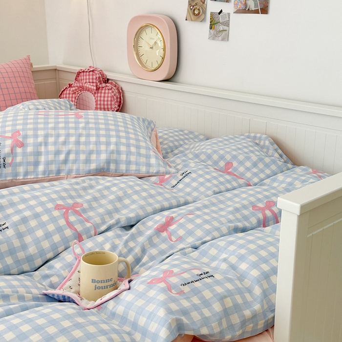 91家纺网 家纺一手货源 找家纺 昔可家纺 2024新款全棉条纹格子四件套--蝴蝶结系列 蓝格子蝴蝶结