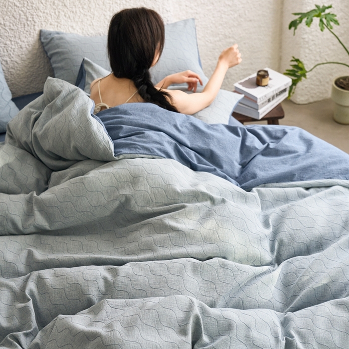 91家纺网 家纺一手货源 找家纺 安莱生活 2025新款双层纱色织提花波浪系列四件套 斜纹波浪 斜纹波浪-深蓝