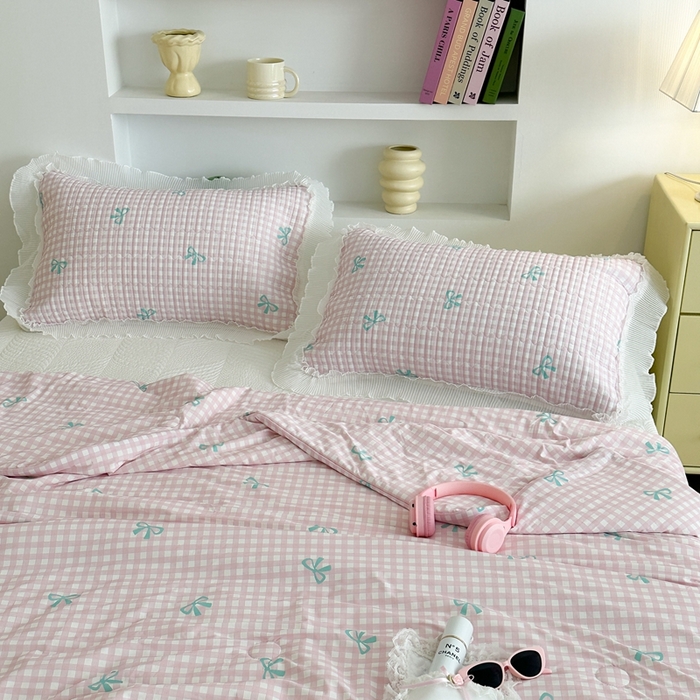 91家纺网 家纺一手货源 找家纺 昔可家纺 2024新款凉感冰皮床盖和同款夏被 粉格绿蝴蝶结