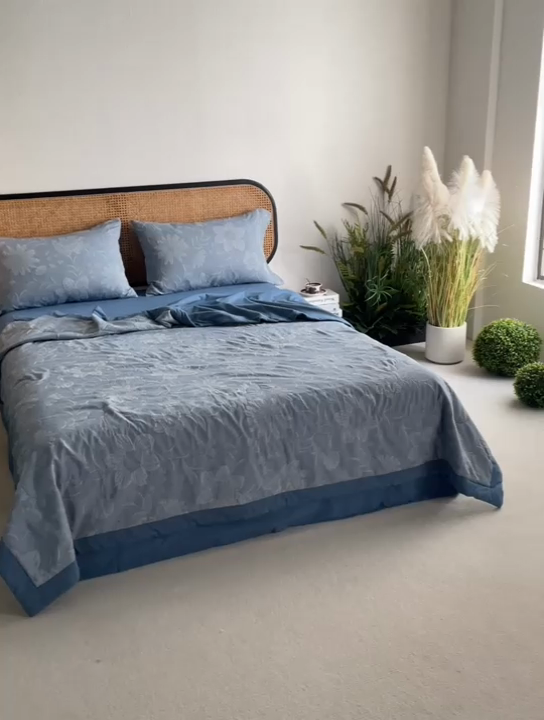 91家纺网 家纺一手货源 找家纺 安莱生活 2024新款高端双层纱色织大提花夏被 馥香 馥香-深蓝